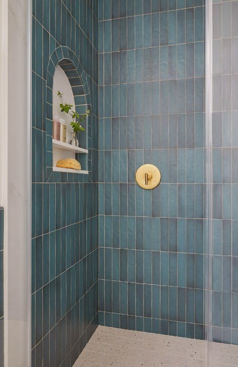 20 Modern Shower Ideas to Start Your Mornings in Style Modern Shower Ideas, Modern Shower Design, Glass Shower Panels, Bold Tile, Mediterranean Style Home, Glass Shower Enclosures, Focal Wall, Scandinavian Aesthetic, Small But Mighty