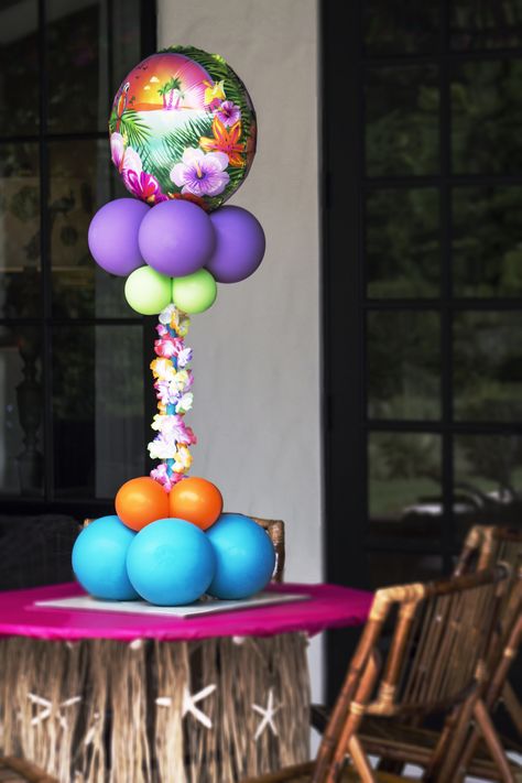 Luau Balloon Centerpieces, Hawaiian Centerpieces, Luau Ideas, Stuffed Balloons, Birthday Luau, 20th Bday, Hawaiian Birthday Party, Tenth Birthday, Hawaiian Birthday