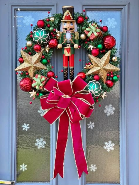 Christmas Wreath Nutcracker, Nutcracker Themed Wreath, Nut Cracker Wreath, Nutcracker Wreath Ideas Diy, Nutcracker Wreath Diy, Nutcracker Christmas Wreath, Nutcracker Wreath Ideas, Nutcracker Themed Christmas Decor, Nutcracker Display Ideas