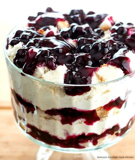 Blueberry Cheesecake Trifle, Trifle Angel Food Cake, Blueberry Trifle Recipe, Easy Blueberry Cheesecake, Angel Food Cake Trifle, Blueberry Trifle, Trifle Bowl Recipes, Cake Trifle, Trifle Dessert Recipes