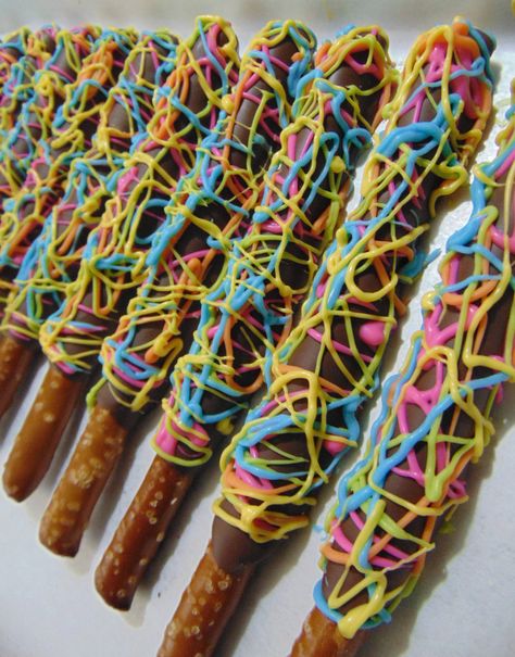 Neon Chocolate Covered Pretzel Rods To see more visit Marie Grahams on Etsy.com Neon Chocolate Covered Pretzels, Glow In The Dark Chocolate Covered Pretzels, Neon Rice Krispy Treats, Neon Desserts Glow Party, Neon Chocolate Covered Strawberries, 90s Treat Table, Neon Party Treats, 90s Theme Dessert Table, 80s Party Snacks