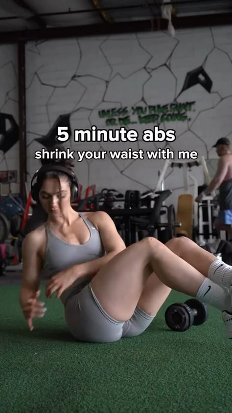 another day, another quick abs workout🔥  -in and outs  -single leg raise  -overhead crunch  -up and overs | Click to learn fitness tips. Save this workout and follow us for more ! // Video Credit: Instagram @fitxcatherine 5 Minute Abs, Quick Ab Workout, Beginner Ab Workout, Crunches Workout, Tummy Workout, Best Ab Workout, Abs Workout Gym, Workout For Flat Stomach, Smoothie Challenge