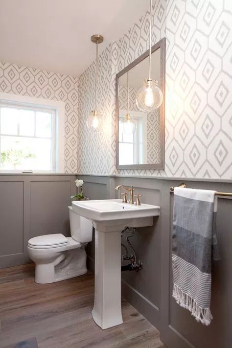 Makeover Kamar Mandi, Bathroom Farmhouse Style, Modern Farmhouse Bathroom, Trendy Bathroom, Bad Design, Farmhouse Bathroom Decor, Studio Mcgee, Grey Bathrooms, Bathroom Wallpaper