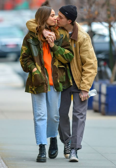 Brooklyn Beckham and New Girlfriend Hana Cross Pack on the PDA During Lunch Date in N.Y.C. Funny Love Quotes For Husband, Dr Martens Homme, Carhartt Outfits, Funny Love Quotes For Boyfriend, Hana Cross, Love Quotes For Husband, Beckham Family, Sup Girl, Funny Love Quotes