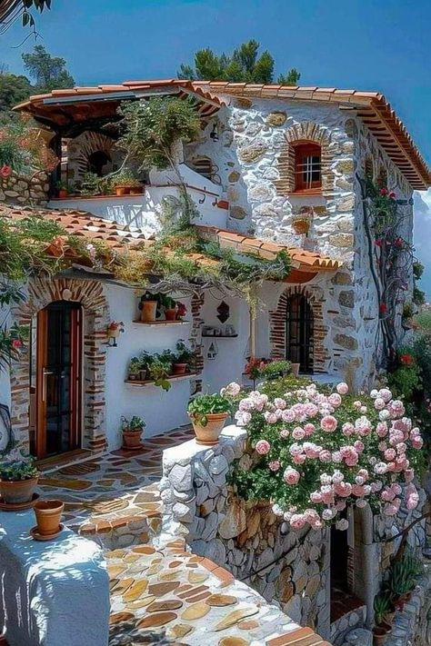 Dream Life House, Casas Coloniales, Spanish Style Homes, Dream Cottage, Cute House, Mediterranean Homes, Dream House Interior, Dream House Exterior, Alam Yang Indah