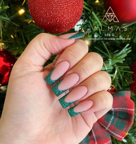 Emerald Green Coffin Nails, Hunter Green Nail Ideas, Glittery Green Nails, Green And Nude Nails, Teal Acrylic Nails, Glitter French Nails, Sugar Effect, Quinceanera Nails, Dragon Nails