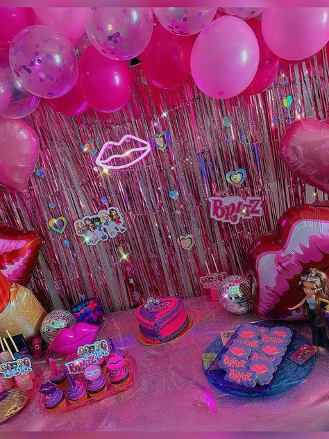 Y2k Party Theme, Y2k Birthday Party Theme, 2000s Birthday Party Theme, Y2k Birthday Party, Bratz Party, 18th Birthday Party Themes, Sweet Sixteen Birthday Party Ideas, 21st Bday Ideas, 20th Birthday Party