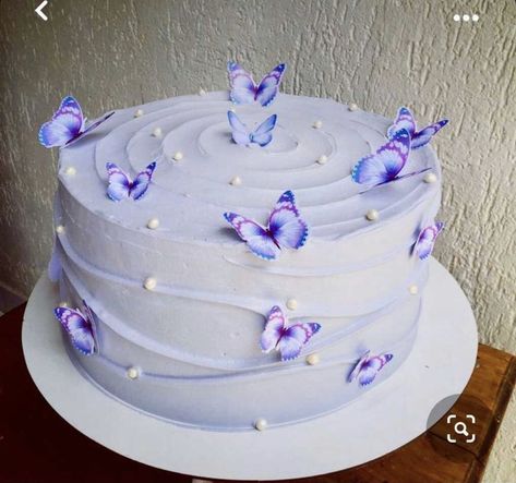 Simple Butterfly Cake Ideas, Lilac Bday Cake, Lilac Cake Design, Lilac Butterfly Cake, Lilac Birthday Decorations, Birthday Cake Lilac, Lilac Cake Ideas, Pearls Birthday Cake, Lilac Birthday Cake