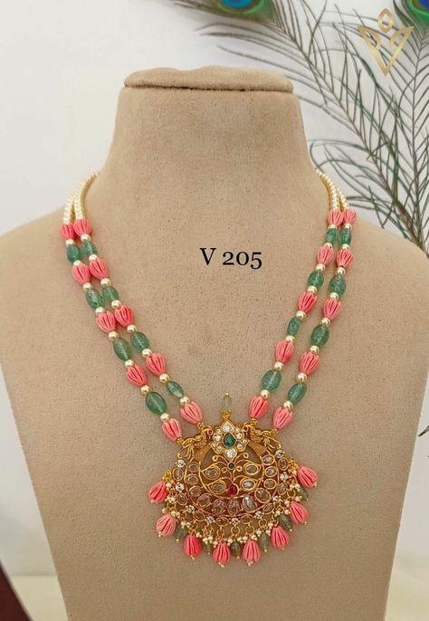 Tulip Beads Necklaces, Tulip Beads Jewellery, Dholki Beads, Tulip Beads, Fashion Jewelry Necklaces Gold, Short Blouse, Beautiful Beaded Necklaces, Beads Art, Antique Necklaces Design