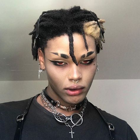 E Boy Makeup, Punk Makeup Men, Eboy Makeup, Eboy Outfits, Egirl Aesthetic Outfits, Men Wearing Makeup, Gender Euphoria, Trad Goth Makeup, Rock Makeup