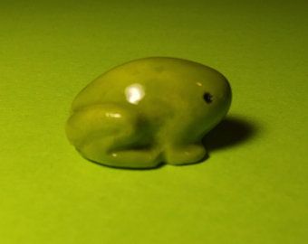 Frog Pottery Ideas, Frog Mouth Helmet, Garden Statues Diy, Small Clay Frog, Tiny Clay Frog, Green Clay Ideas, Mini Clay Frog, Small Clay Trinkets, Clay Frog Ideas