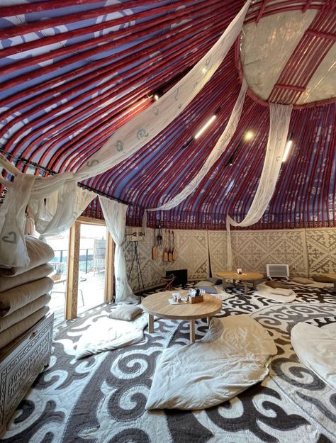 Yurt Aesthetic, Kazakh Aesthetic, Luxury Yurt Interior, Kazakh Culture, Mongolian Yurt Interior, Yurt Traditional, 16 Ft Yurt Interior, Luxury Yurt, Aesthetic Camping