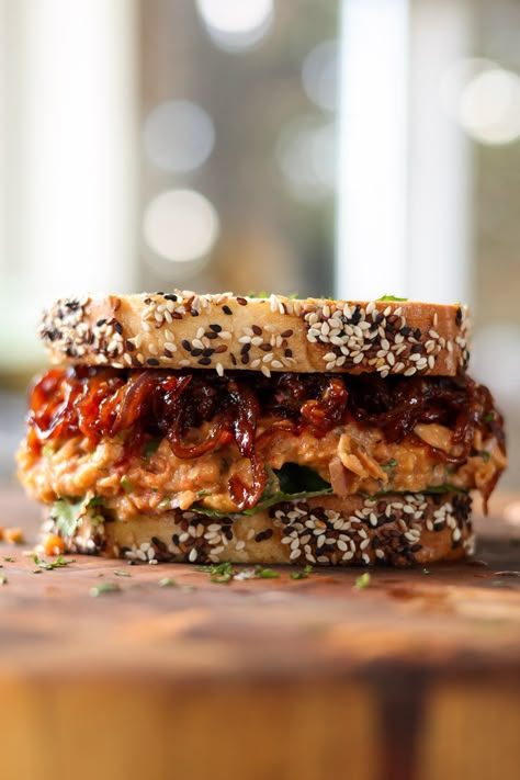 A creamy, spicy gochujang chickpea salad sandwich with spicy-sweet gochujang caramelized onions is a Korean-style twist on this lunchtime favorite! It’s hearty, satisfying, and packed with FLAVOR! Creamy Chickpea, Gochujang Recipe, Tofu Sandwich, Chickpea Salad Sandwich, Vegan Sandwiches, Sweet Onions, Instant Pot Cookbook, Savory Bites, Chickpea Salad Recipes