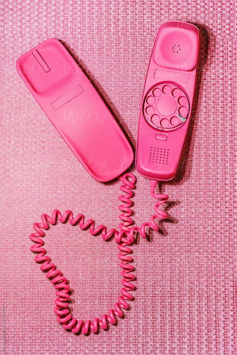 Aesthetic Landline Phone, Pink Landline Phone, Retro Telephone Aesthetic, Pink Phone Photoshoot, Pink Telephone Aesthetic, Pink Old Phone, Old Telephone Aesthetic, Vintage Telephone Aesthetic, Landline Phone Aesthetic