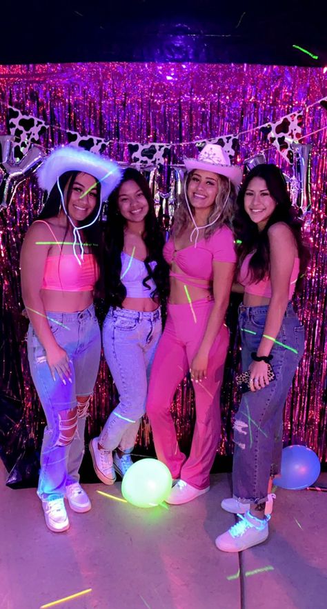 Neon Cowgirl Party Outfit, Glow Cowgirl Party, Neon Cowgirl Costume, Neon Cowgirl Birthday Party, Neon Cowboy Party, Neon Cowgirl Party, Pink Cowgirl Aesthetic Party, Party Western Outfits, Neon Cowgirl Outfit