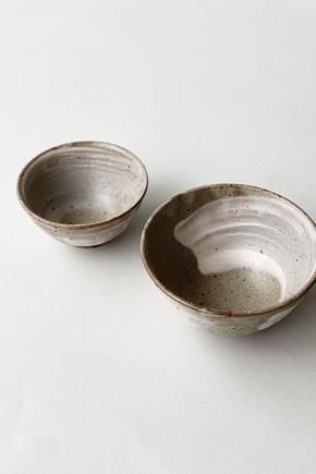 Thrown Bowls, Stone Pottery, Ceramics Glaze, Ceramics Collection, Ceramic Creations, Glaze Ideas, Pottery Inspo, Ceramic Texture, Stoneware Bowl