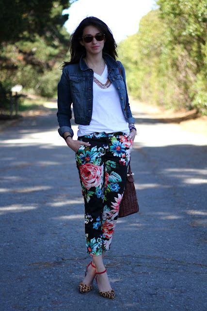 PostGradChic: Buds and Spots Floral Printed Pants Outfits, Patterned Leggings Outfits, Floral Pants Outfit, Printed Pants Outfits, Colour Combinations Fashion, Leopard Print Shoes, Print Shoes, Floral Denim, Floral Pants