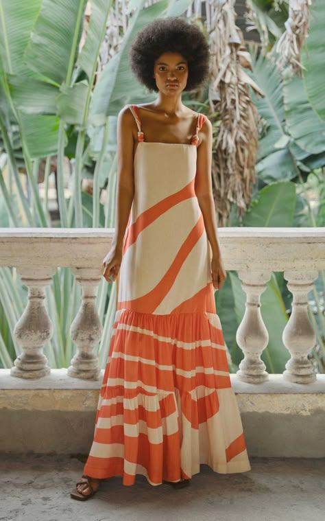 Simple Long Dress, Resort Fashion, Womens Fashion Inspiration, Butterfly Dress, Linen Maxi Dress, Satin Maxi Dress, Chiffon Maxi Dress, Printed Linen, Colorful Fashion