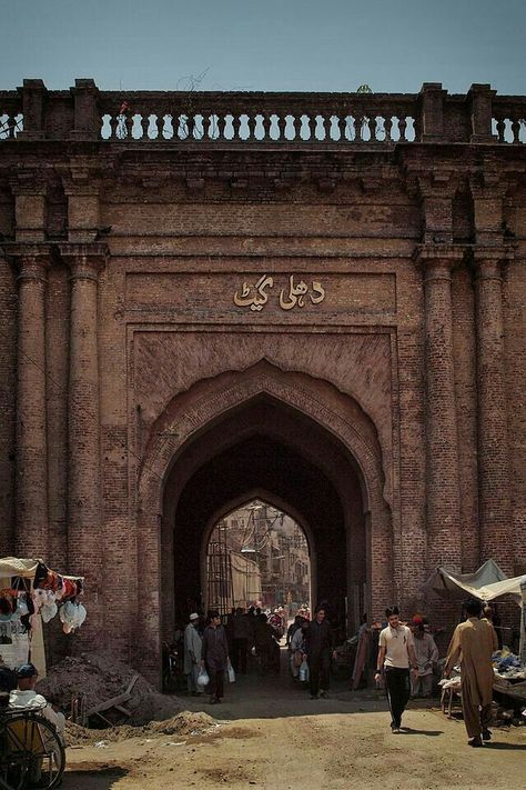 Delhi Gate Lahore, Pakistani Architecture, Pakistan Pictures, Pakistan Art, Pakistan Culture, History Of Pakistan, Beautiful Pakistan, Pakistani Culture, Mughal Architecture