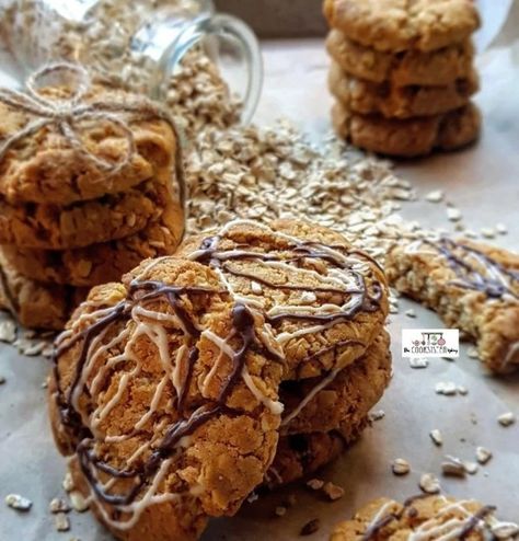 Golden Crunchies recipe by Thecooksisterblog Crunchies Recipe South Africa, Crunchies Recipe, Crunchie Recipes, Best Biscuit Recipe, Biscuits Recipes, Pastries Recipes, Caramel Treats, Ginger Biscuits, Oat Crumble