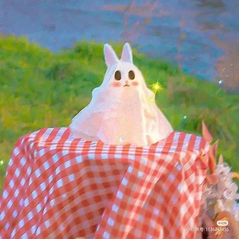 Dayris Felix Art, In Love With A Ghost, Spooky Flash, Ghost Bunny, Ghost Wallpaper, Ghost Photo, Ghost Cute, Photo Icon, Halloween Illustrations