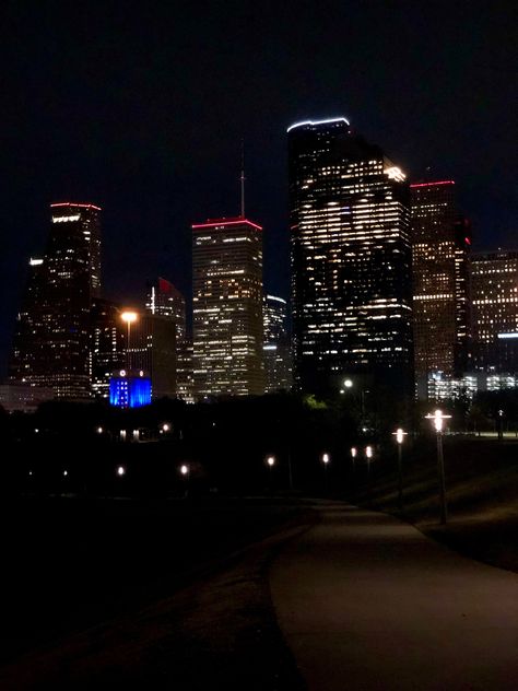 Sky Pictures Houston, Houston Night Aesthetic, Downtown Houston At Night Aesthetic, Houston Aesthetic Wallpaper, Houston Downtown Night, Houston Background, Downtown La Aesthetic Night, Downtown Houston Aesthetic, Downtown Houston At Night