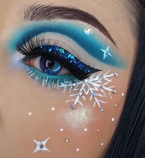 Elsa Eye Makeup, Frozen Make Up, Winter Wonderland Eye Makeup, Snow Eye Makeup, Snow Flake Makeup Look, Snowflake Makeup Simple, Elsa Makeup For Kids, Winter Wonderland Makeup Looks, Snowflake Makeup Looks