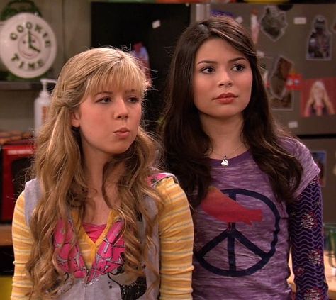 Iconic Friendship Duos, Sam And Carly, Iconic Duos Best Friends Cartoon, Iconic Friendships, I Carly, Penny Tees, Movie Duos, Icarly And Victorious, Disney Duos