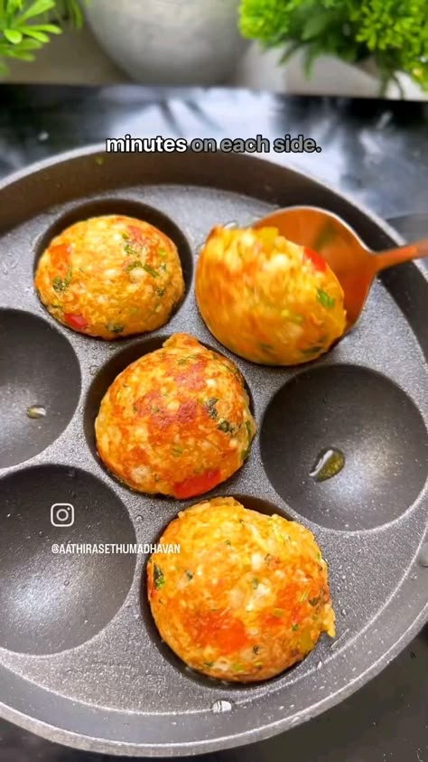 #sabudanavada #healthysnackfoodrecipes #healthychoices #healthylowcarbsnackrecipes Quick Cooking Recipes, Iftar Recipes, Spicy Snacks Recipes, Healthy Indian Recipes, Pani Puri, Quick Breakfast Recipes, Breakfast Recipes Indian, Vegetarian Fast Food, Healthy Breakfast Recipes Easy