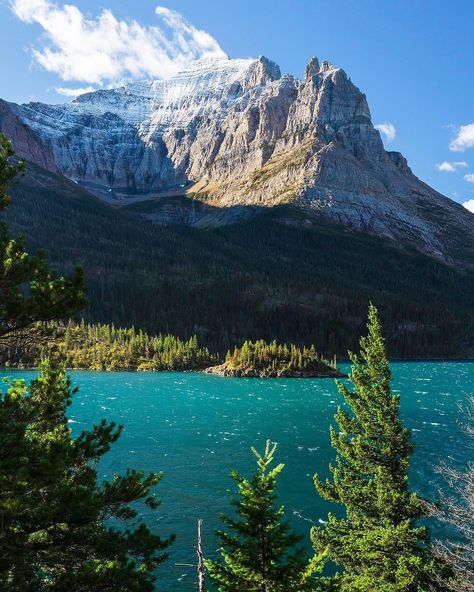 Glacier National Park. ⛰️🌲 Photos by @lauren.somewhere #takemoreadventures #montana #glaciernationalpark #visitmontana #exploremontana #nationalpark #summer #stayandwander #awakethesoul #adventure #mountains #outdoors #earthfocus #moodygram #hikingadventures #folkscenery #wilderness #beautifuldestinations Glacier Park Montana, Visit Montana, Montana Trip, Whitefish Montana, Glacier Park, Glacier National Park Montana, National Park Photos, California Trip, National Park Vacation