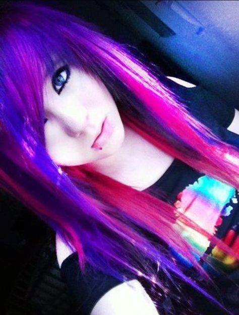 #purple & #pink #dyed #hair #pretty Cute Emo Girl, Emo Scene Girls, Scene Punk, Emo Scene Hair, Scene Goth, Scene Girl, Goth Scene, Coloured Hair, Emo Hair