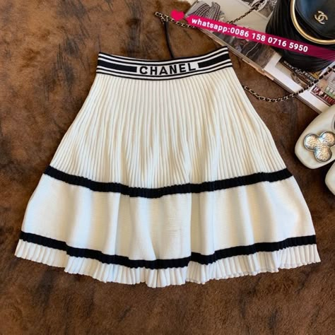 Cute Chanel Outfits, Chanel Skirt Outfit, Chanel Outfits Women, Jeans Casual Outfit, Skirt Chanel, Chanel Clothes, Autumn Outfit Aesthetic, Casual Outfits For Fall, Chanel Clothing