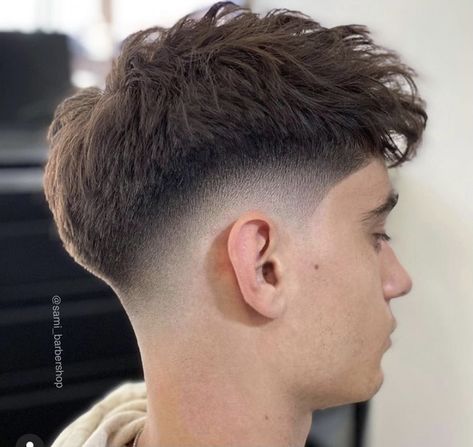 Hawk Hairstyle, Very Short Hair Men, Mid Fade Haircut, Drop Fade Haircut, Curly Hair Fade, Faux Hawk Hairstyles, Low Fade Haircut, Hairstyle Tips, Gents Hair Style