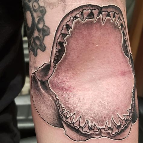 Sand Castle Tattoo, Shark Jaws Tattoo Knee, Shark Jaw Tattoo Knee, Shark Jaw Tattoo, Shark Jaws Tattoo, Alien Painting, Orlando Tattoo, Shark Jaw, Florida Tattoos