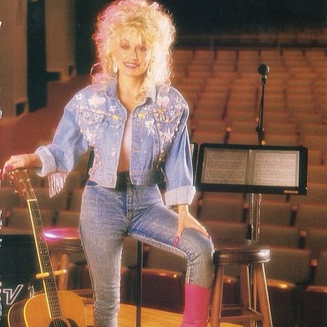 Dolly Parton Dolly Parton Costume, Dolly Parton Pictures, 80s Party Outfits, 80s Costume, 80s Denim, Denim And Diamonds, Bachelorette Party Outfit, Hello Dolly, Dolly Parton