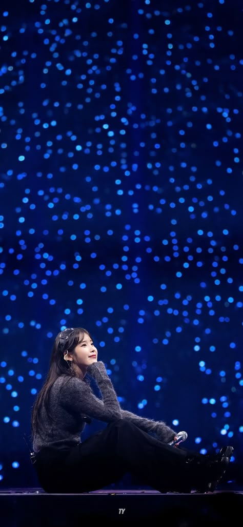 Iu Concert Aesthetic, Iu Her Concert, Iu Concert Wallpaper, Iu Wallpaper Aesthetic, Iu Concert, Iu Aesthetic, Iu Wallpaper, Crown Aesthetic, Galaxy Background