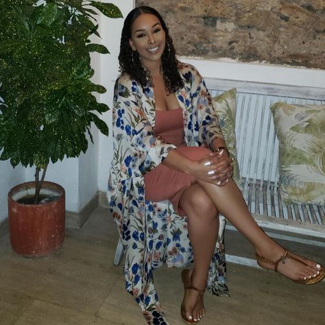 Gloria Govan on Instagram: “Because there is nothing better than bringing in my new year with the people I love! 😍🥰🎉🥳🍾” Gloria Govan, Pro Athletes, February 22, Kimono Top, Cover Up, I Love, Bring It On, Women's Top, On Instagram