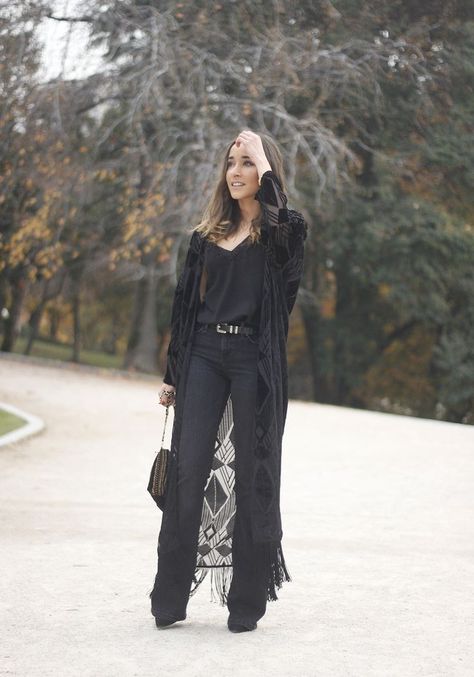 Black Lace Duster Outfit, Lace Kimono Outfit Dressy, Black Lace Kimono Outfit, Black Kimono Outfit, Lace Kimono Outfit, Long Kimono Outfit, Duster Outfit, Black Flared Jeans, Casual Neutral Outfits