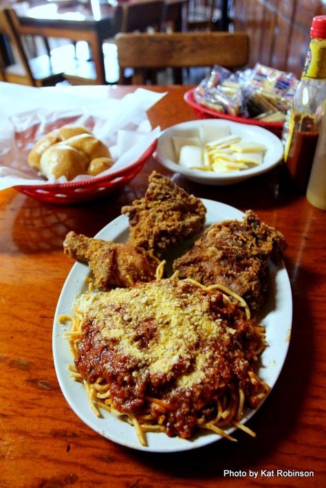 Fried chicken and spaghetti -- not just a cultural phenomenom but a must-have item at The Venesian Inn in Tontitown. Come learn about this place that's drawn in the crowds since 1947, over at Tie Dye Travels. Fried Chicken And Spaghetti, Chicken And Spaghetti, Arkansas Food, Woo Pig Sooie, Chicken Spaghetti, Southern Food, Spring Trip, Foodie Travel, Southern Recipes