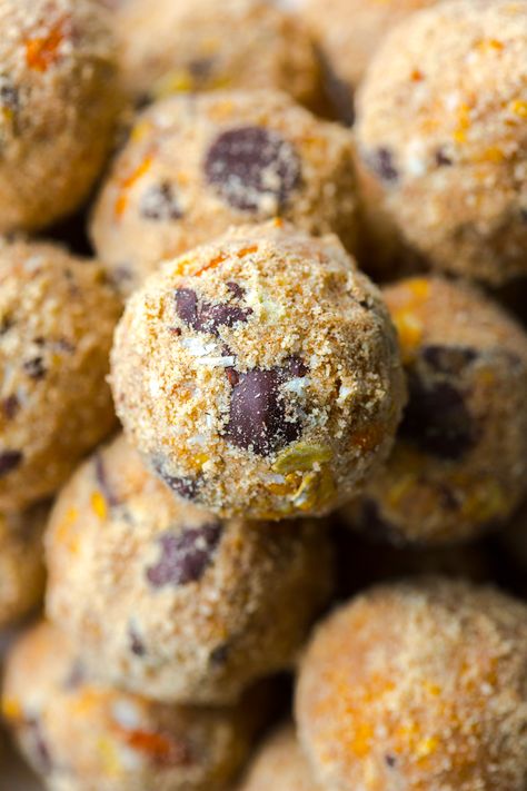 Super Power Energy Balls Recipe by Baking the Goods Power Balls Recipe, Easy Energy Balls, Energy Balls Recipe, Stewed Fruit, Energy Ball Recipe, Peanut Butter Roll, Butter Honey, Power Balls, Coconut Chocolate