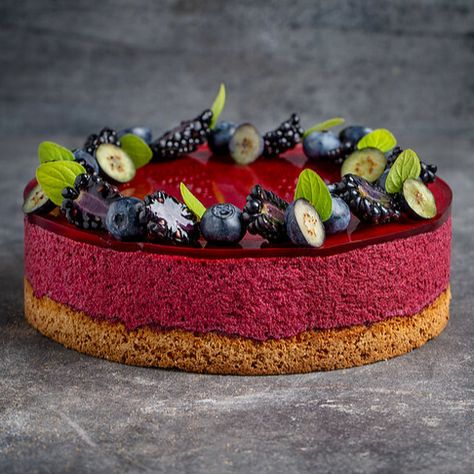 Blackcurrant Cake, Raspberry Jelly Recipe, Candy Birthday Cakes, Baking School, Pastry School, Ring Cake, Strawberry Jelly, Baking Classes, Gluten Free Cake