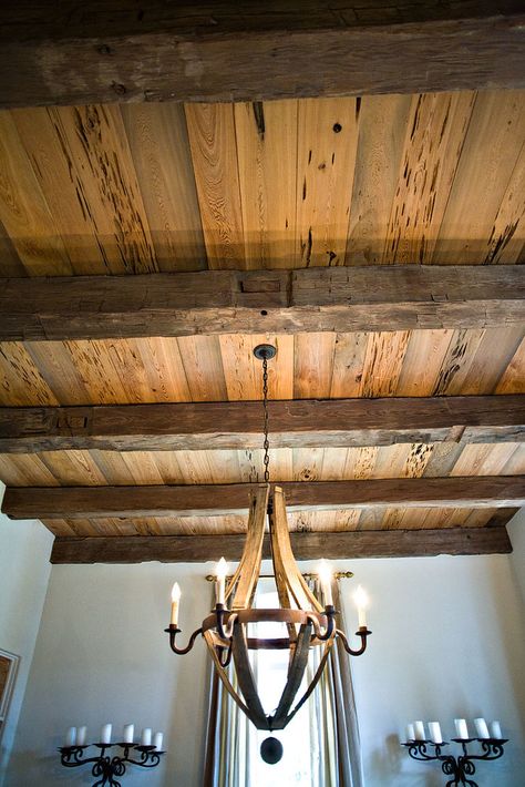 Barndominium Ceilings, Rustic Ceiling Ideas, Beam Ceiling, Casa Hobbit, Rustic Ceiling Lights, Ceiling Kitchen, Faux Beams, Rustic Ceiling, Metal Barn