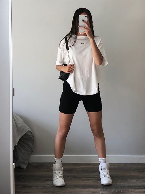 Oversized Outfit Ideas Summer, Nike Summer Outfits For Women, Cute Nike Outfits For Women Summer, Basic Outfits Shorts, Primark Summer Outfits, Gym Summer Outfits, Outfit Cycliste, Outfits Con Short Gris, Outfit Gym Oversize