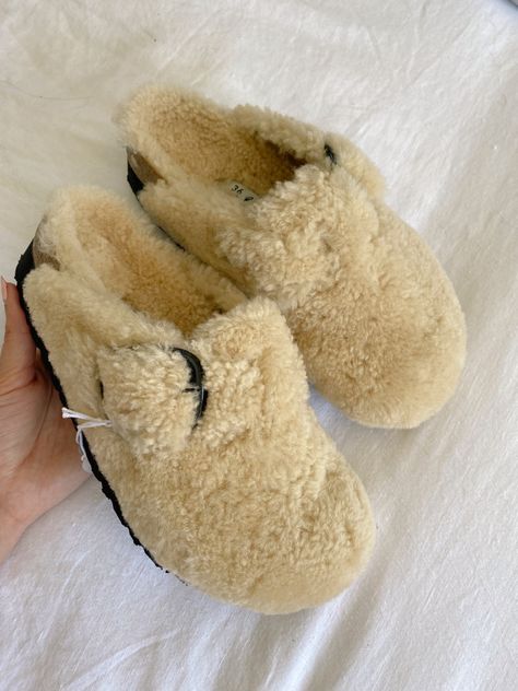 Fuzzy Shoes, Sherpa Birkenstock, Birkenstock Clogs Fur, Casual Indoor Shearling Slippers, Fall Slippers, Shearling Indoor Slippers, Hot Topics Outfit, Cozy Shearling Slip-on Slippers, Cozy Shoes