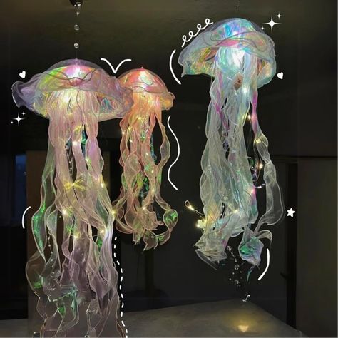 Unique Bedroom Aesthetic, Jellyfish Lamp Aesthetic, Sea Theme Living Room, Mermaid Aesthetic Room Decor, Ocean Aesthetic Room Decor, Sea Bedroom Aesthetic, Cool Lamp Shades, Ocean Room Decor Ideas, Plastic Jellyfish