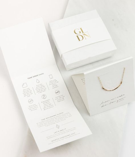 Jewelry Packaging Design, Necklace Packaging, Packaging Ideas Business, Packing Jewelry, Jewelry Card, Creative Packaging, Half Circle, Circle Necklace, Packaging Design Inspiration