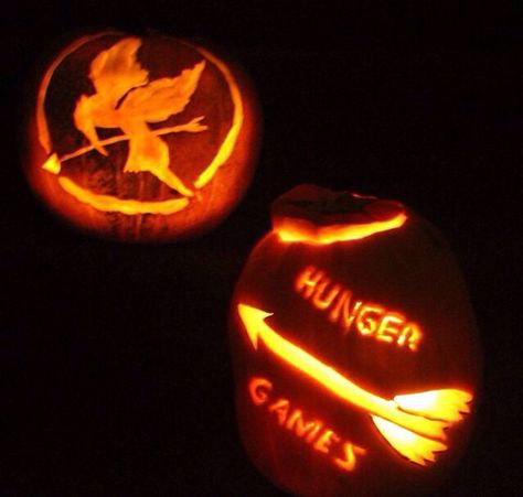 Hunger Games Fan Art / Halloween / Pumpkin Carving Ideas Hunger Games Pumpkin, Pumpkin Carving Ideas Templates, Halloween Pumpkin Carving Ideas, Hunger Games Fan Art, Halloween Pumpkin Carving, Pumpkin Carving Ideas, Halloween Pumpkins Carvings, Carving Ideas, Art Halloween