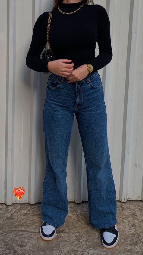 Look Wide Leg Jeans, Dark Blue Jeans Outfit, Conservative Outfits, Job Clothes, Outfits Con Jeans, Jeans Outfit Fall, Blue Jean Outfits, Everyday Casual Outfits, Classic Style Outfits