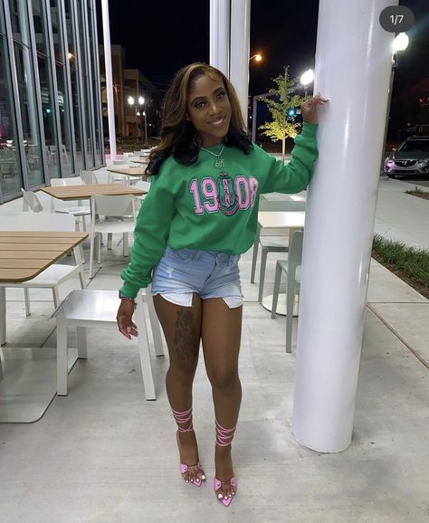 Aka Sweatshirt Outfit, Aka Paraphernalia Outfit, Aka Probate Outfits, Aka Outfits Alpha Kappa Alpha, Aka Outfits, Alpha Kappa Alpha Clothing, Aka Apparel, Sorority Fashion, Throwing Fits