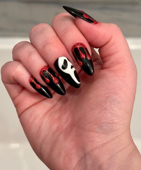 Ghostface scream movie spider web blood knif pink spooky cute almond nails french tips — Instagram : nailsbysiri__ (78, France) Theme Nails, Blood Nails, Halloween Nail Ideas, Horror Nails, Holloween Nails, Drip Nails, Scream Movie, Halloween Nail Designs, Trendy Halloween